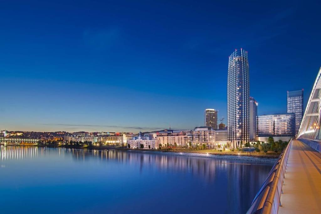 Eurovea Tower - Luxury In Heaven Apartmán Bratislava